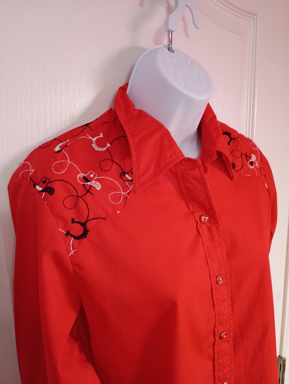 Vintage  Western Women's Horseshoe And Hat Embroidered Snap Buttons ♥️